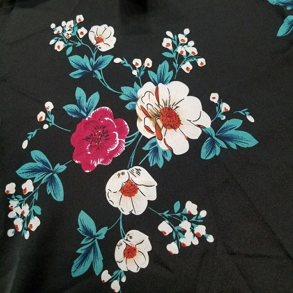 NWT Wild about Flowers satin top - Picture 4 of 7